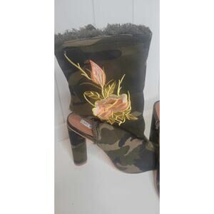 Cape Robbin, Size 8 Camo and Floral Embroidered 4 in High Heel Open Toe Boots